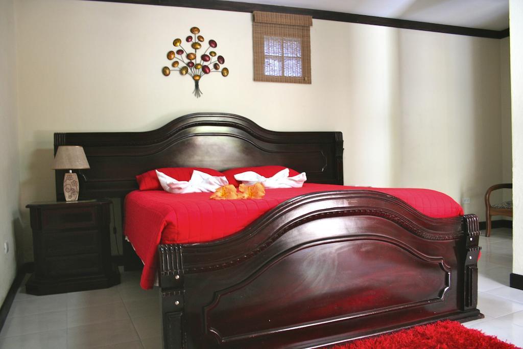 Tuanis Aparthotel Jacó Стая снимка